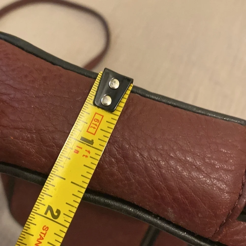MICHAEL KORS LEATHER BURGUNDY CAMERA STYLE BAG .